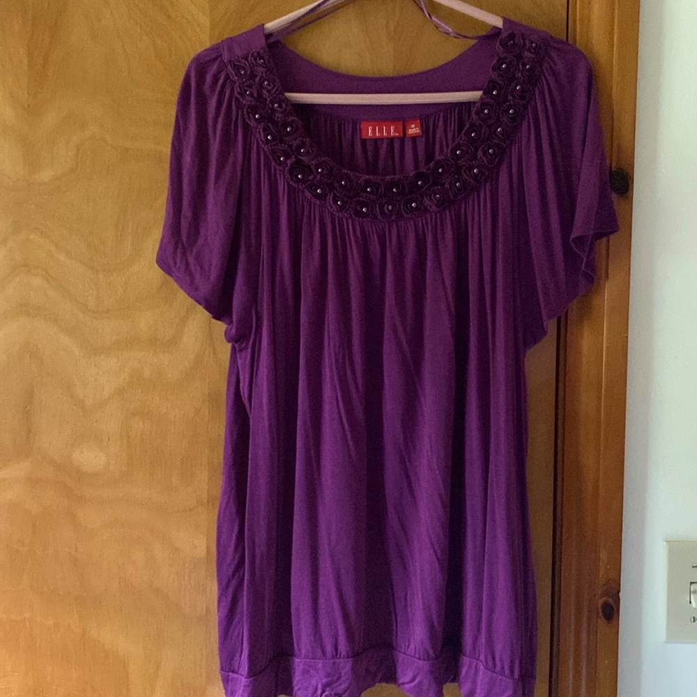 Elle flowy top with rose and bead accents. XL, purple-ish magenta.